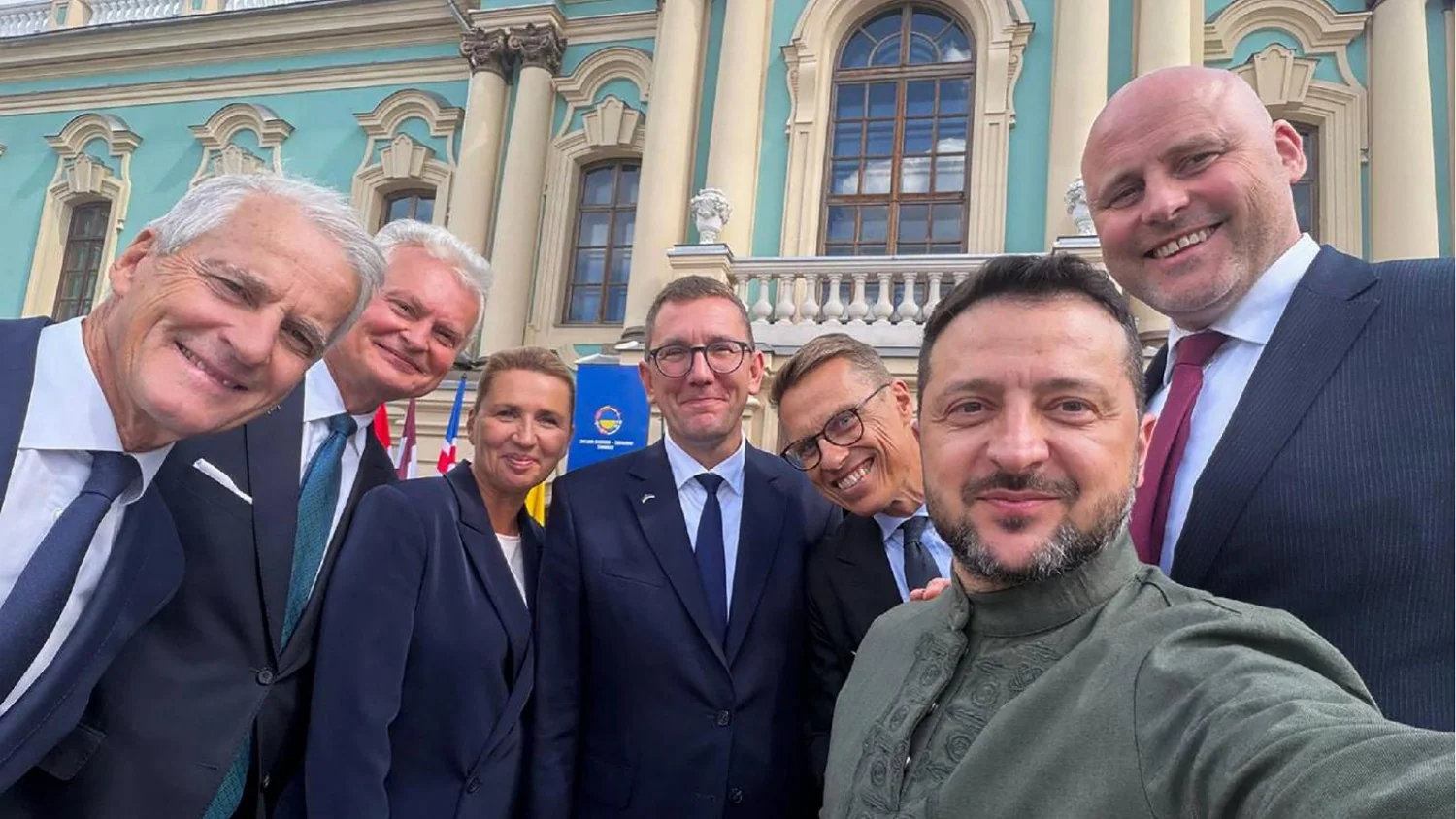 Zelensky anuncia plano de paz com EUA e UE: trégua, zona franca e retirada de tropas enquanto tensão cresce na fronteira