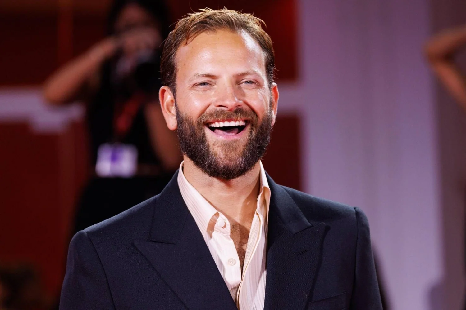 Alessandro Borghi faz 40 anos: a felicidade entre família, amigos e a reinvenção do ator