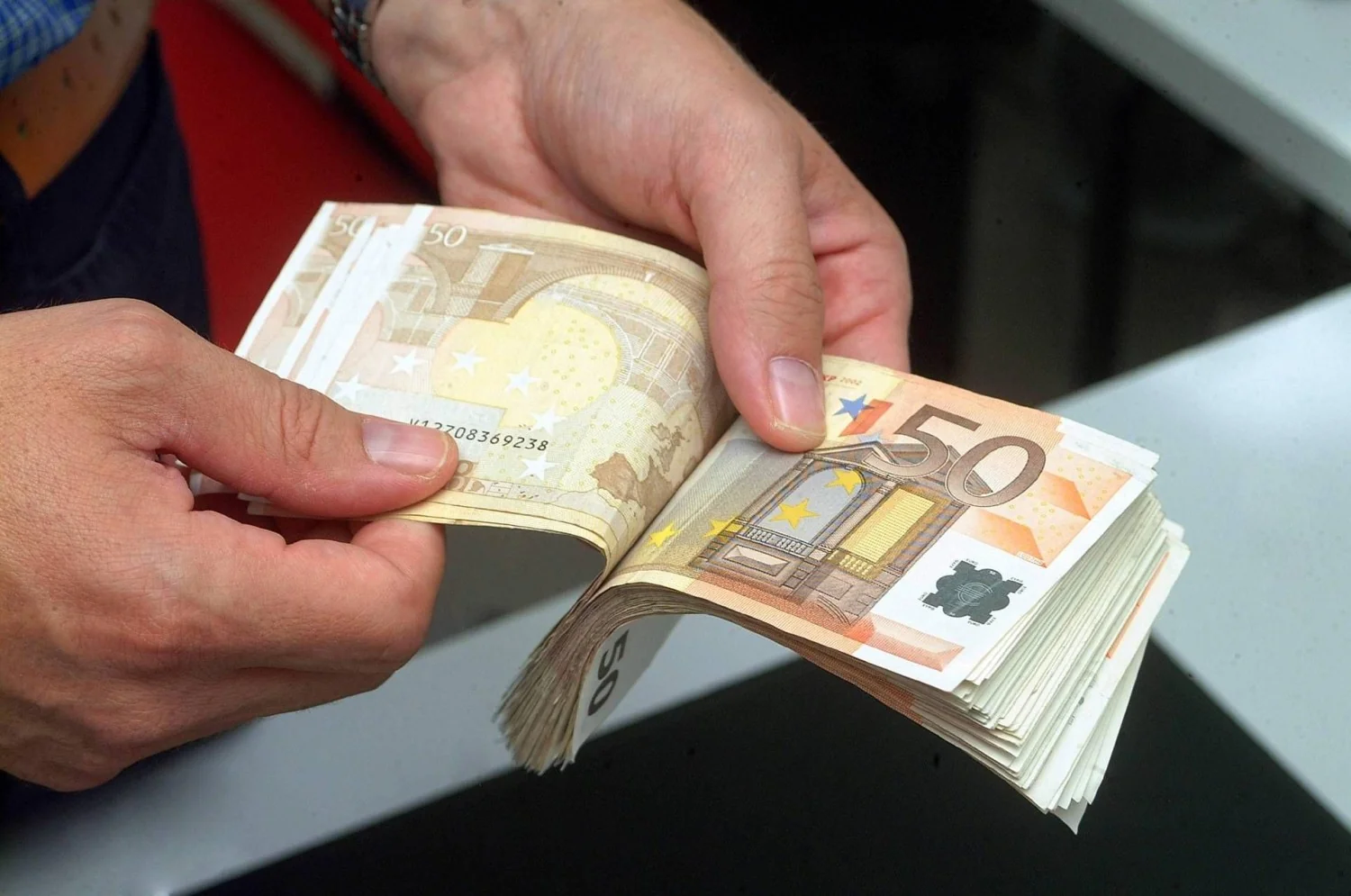 Manovra: viceministro Leo busca recursos para levar alíquota a 33% para rendas entre 50 e 60 mil euros
