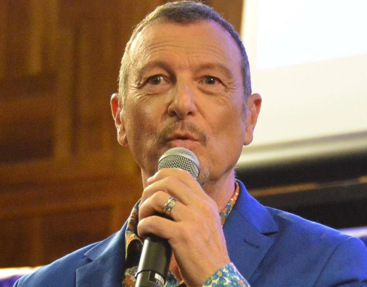 Amadeus admite fracasso no Nove e projeta novo capítulo entre Amici, Sanremo e possíveis retornos