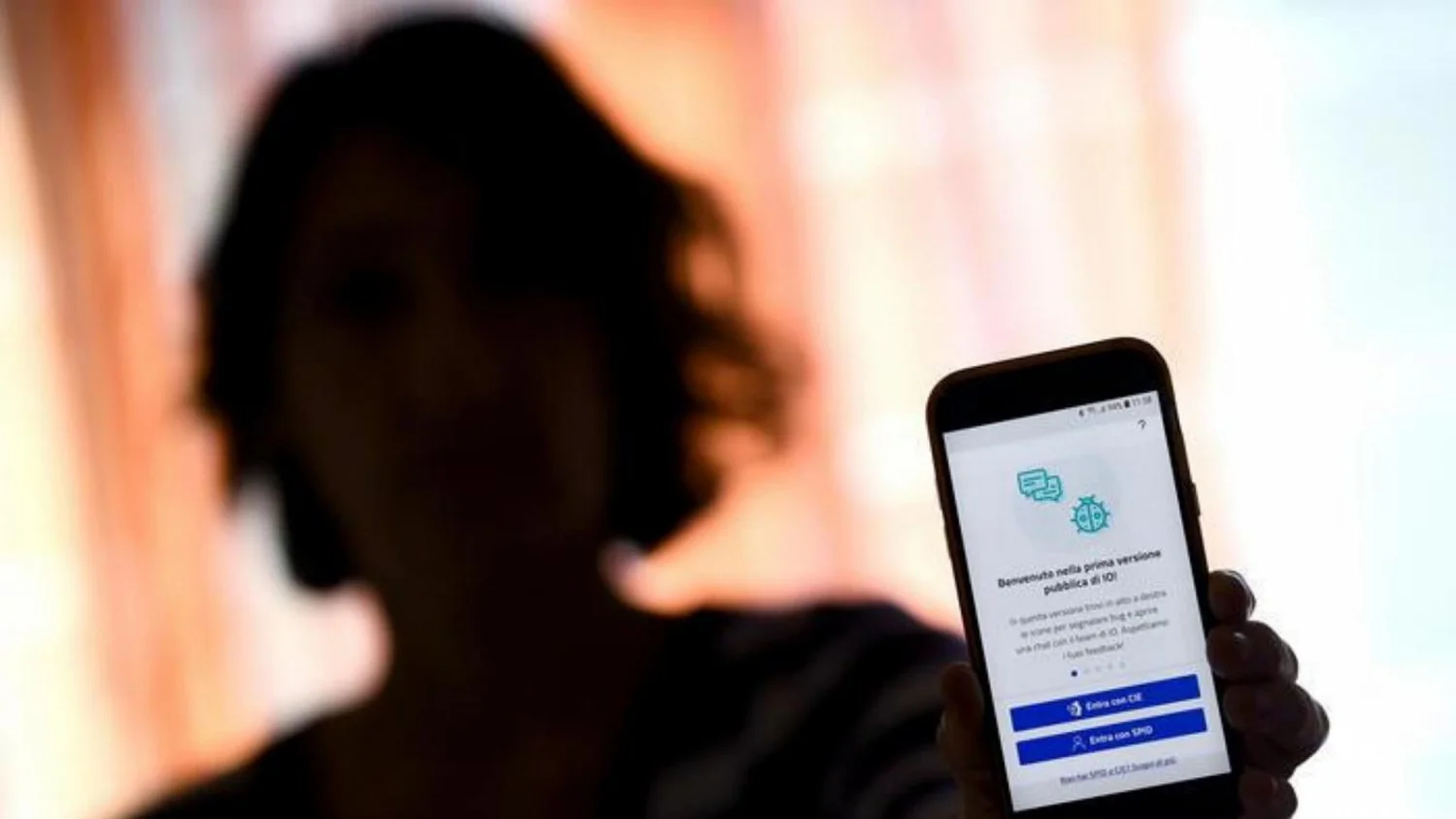 App IO amplia IT-Wallet: Isee, tessera elettorale e títulos de estudo chegam até o fim de 2026