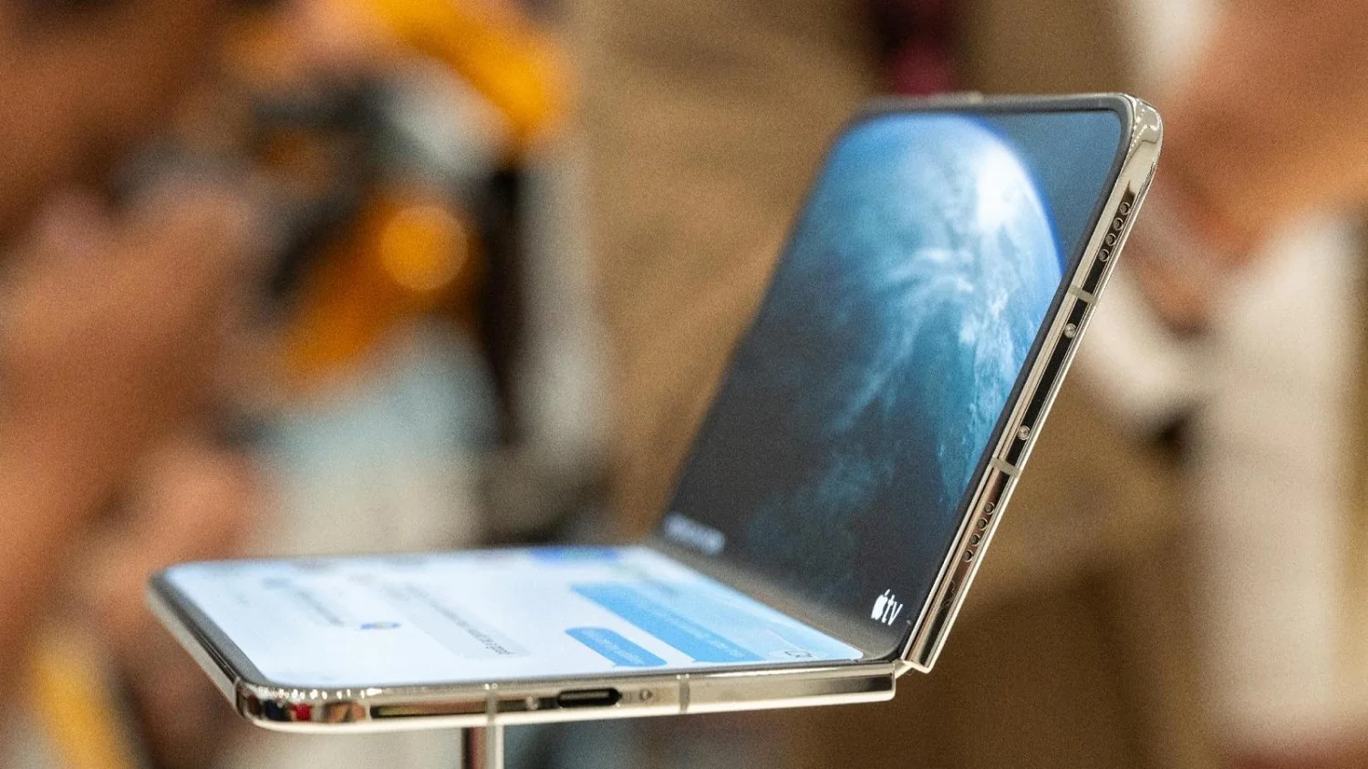 Apple lança iPhone Duo: o primeiro iPhone dobrável com tela de 7,6" e preço inicial de US$ 1.999