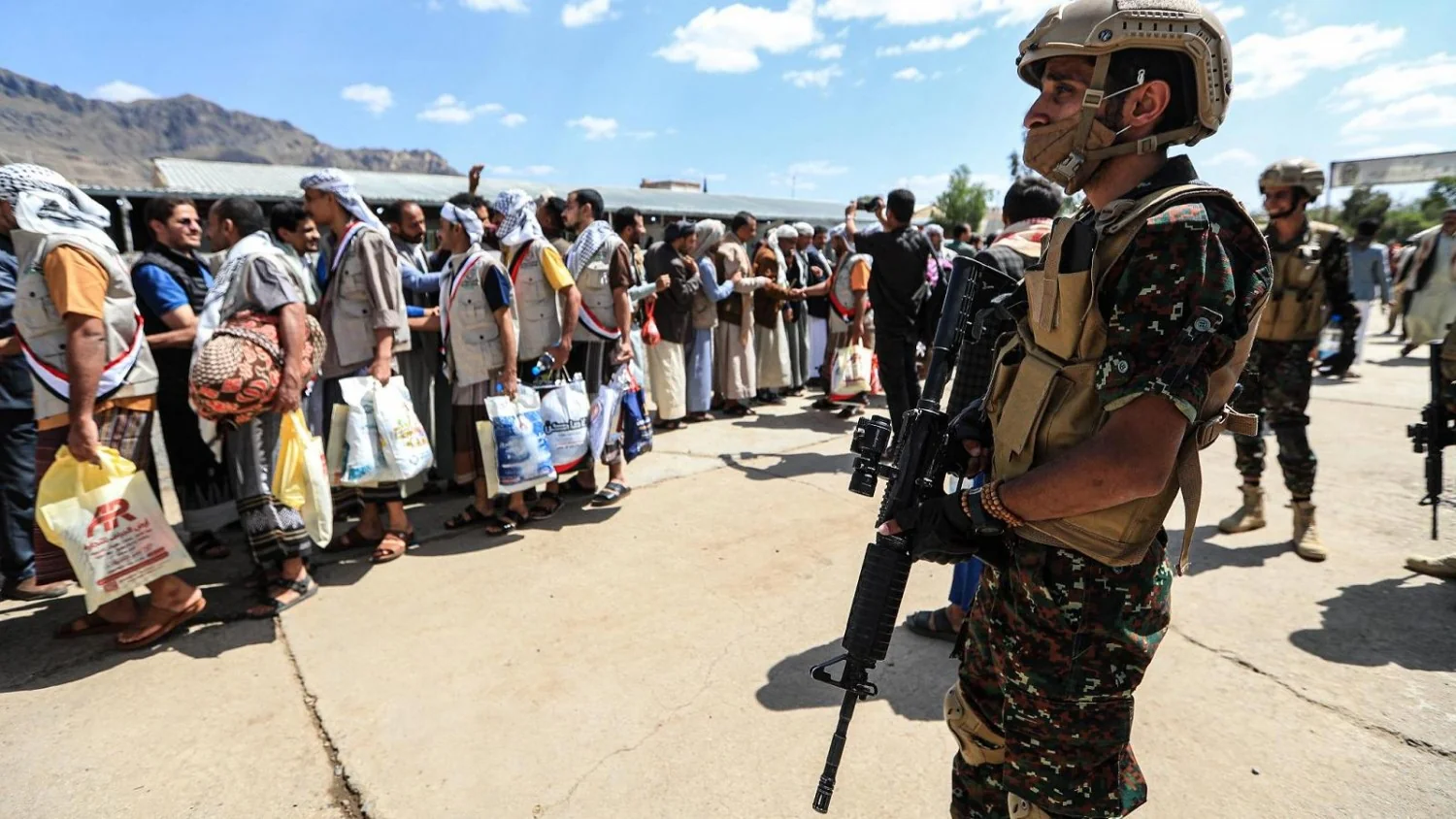 Ataques Houthi a oleoduto saudita elevam o petróleo acima de US$108: risco à oferta e instabilidade geopolítica