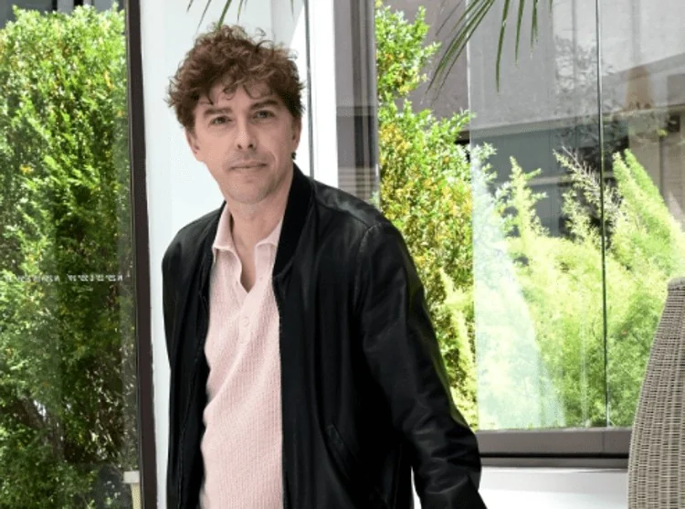 Audiência 21 de setembro: Il Giovane Montalbano 2 lidera com 19,8% contra o Grande Fratello Vip; Gerry Scotti à frente de De Martino