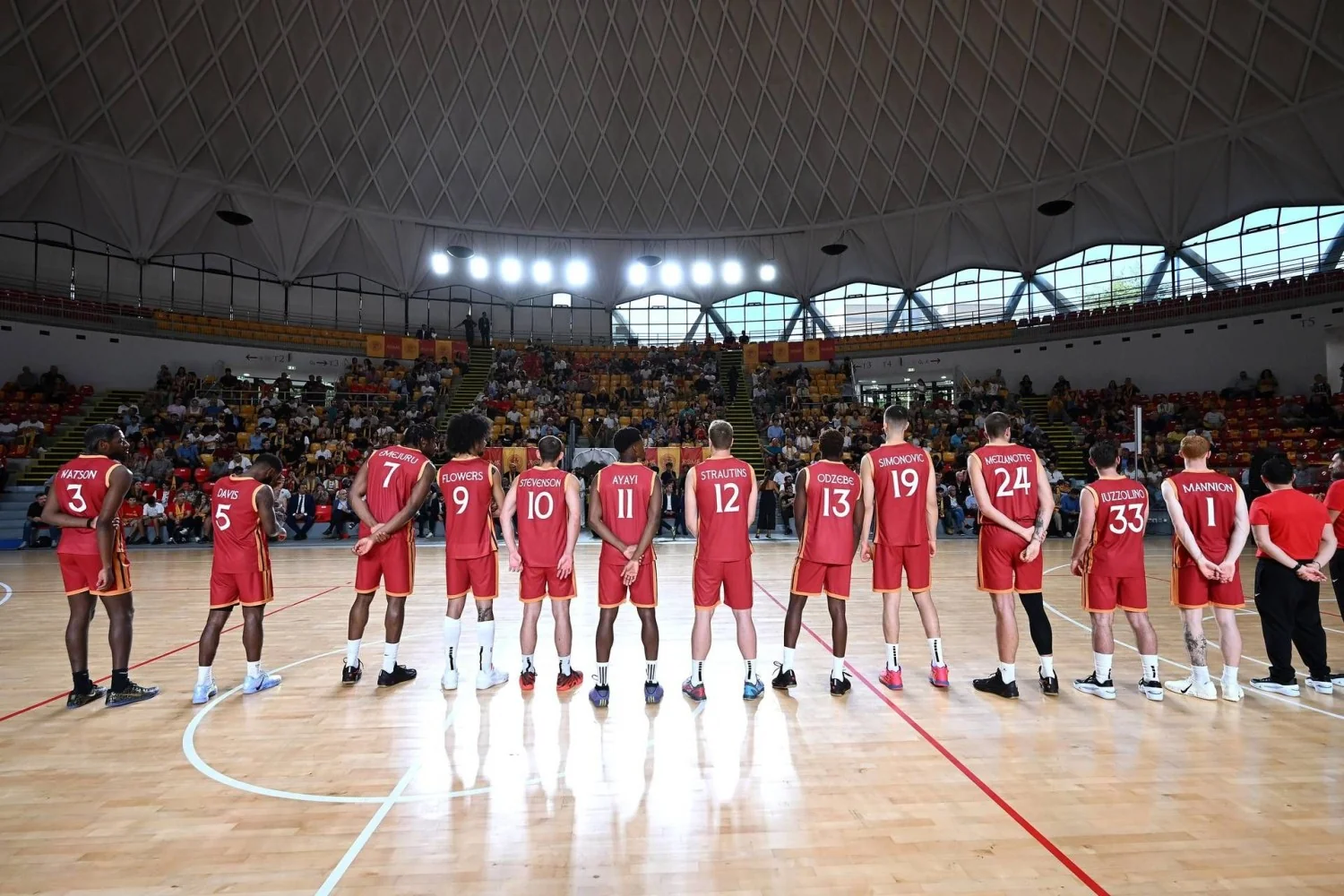 BC Roma se apresenta no PalaTiziano: Mannion promete elevar o clube e Carl Brave canta o hino