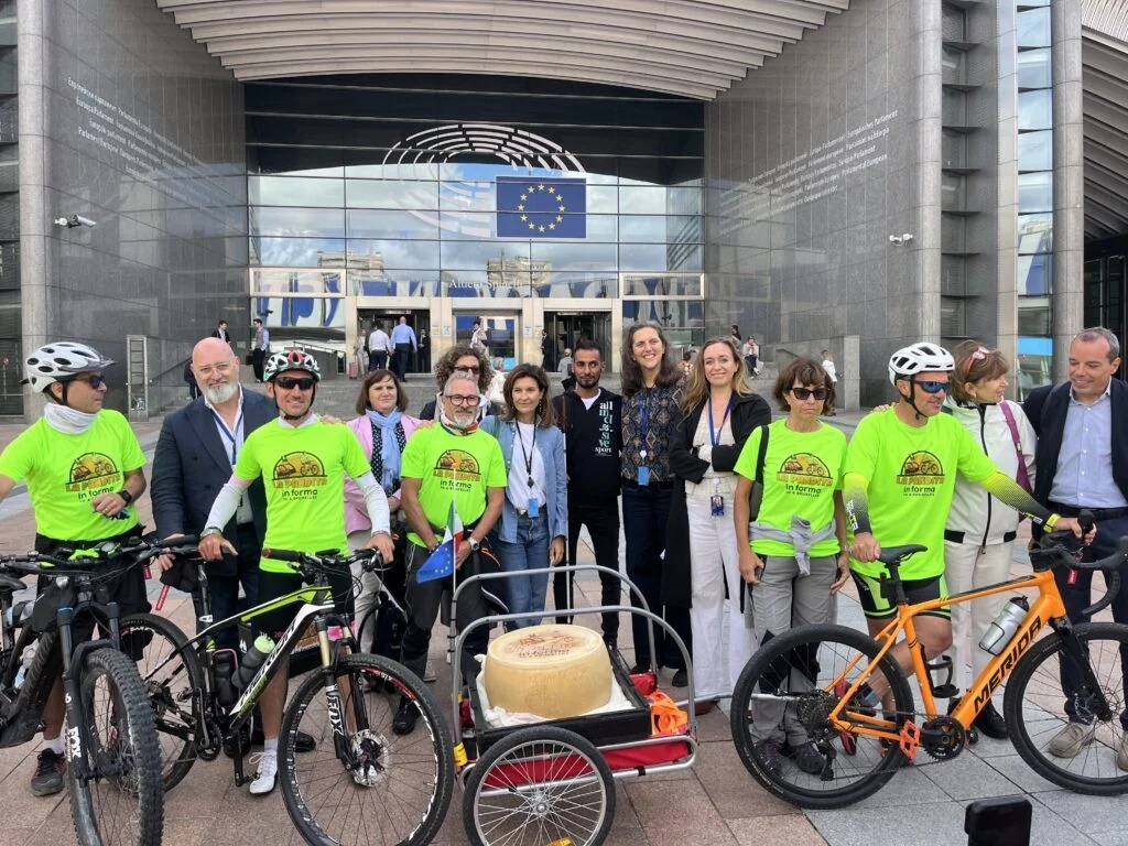 De bicicleta até Bruxelas: a jornada do ‘Grupo della Pandita’ pelo esporte inclusivo