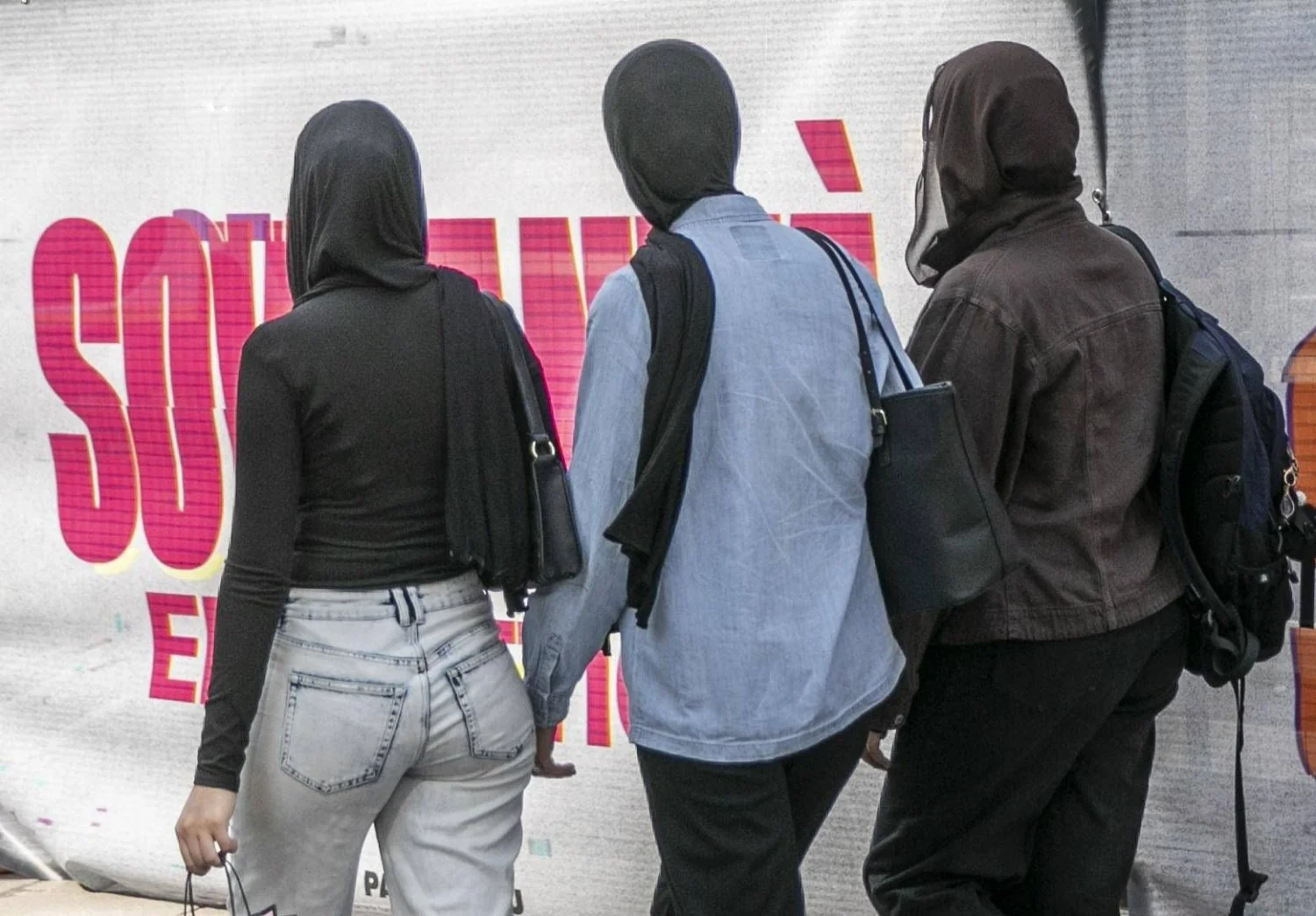Burqa, hijab, chador e niqab: entenda as diferenças após anúncio de proibição nas escolas