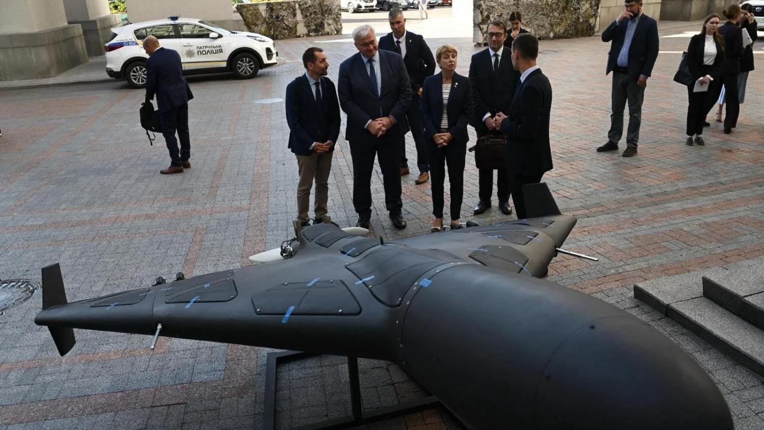 Caças italianos abatem drone na Lituânia; Crosetto alerta: origem incerta em jogo geopolítico