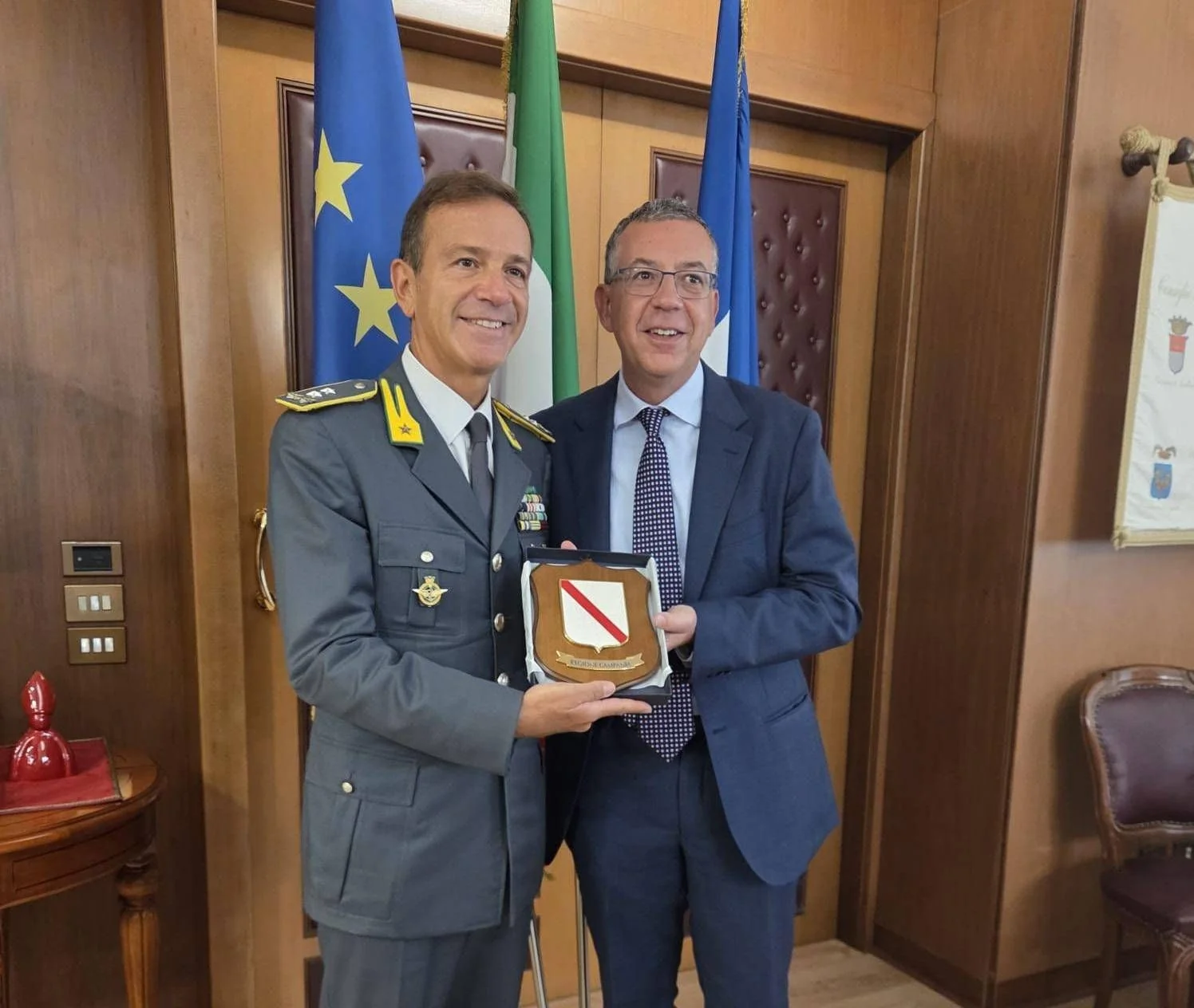 Manfredi e Gen. Roberto Manna reforçam parceria com a Guardia di Finanza na Campania