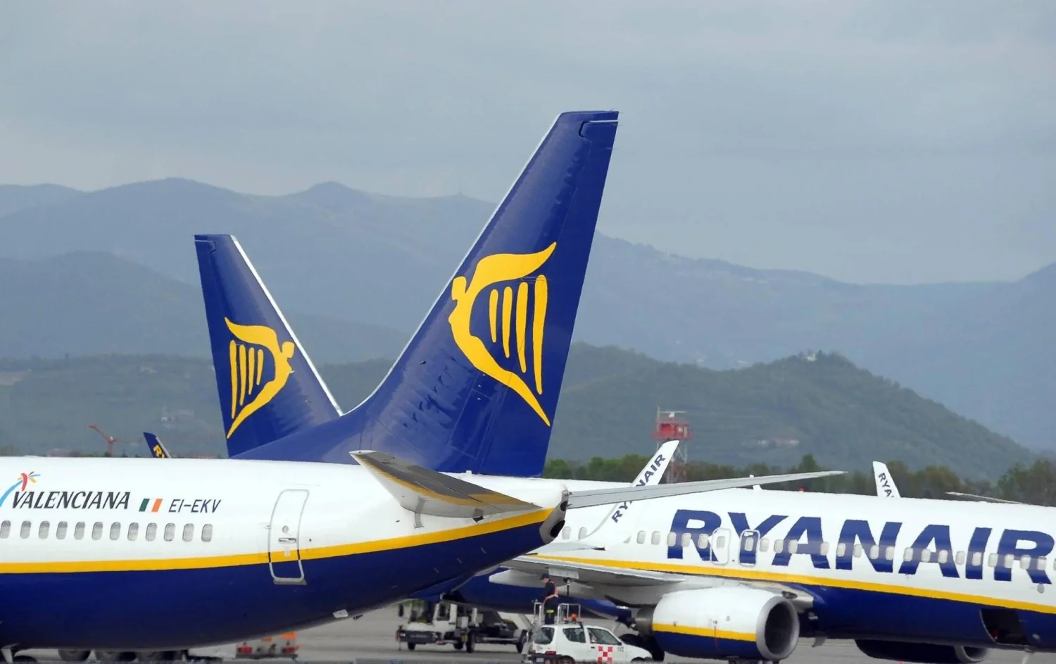Caos aéreo no Reino Unido: novo problema técnico da Nats cancela cerca de 200 voos e reacende críticas