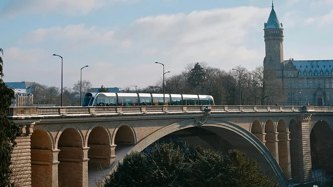 Quais são as capitais europeias com os transportes públicos mais caros em 2026?