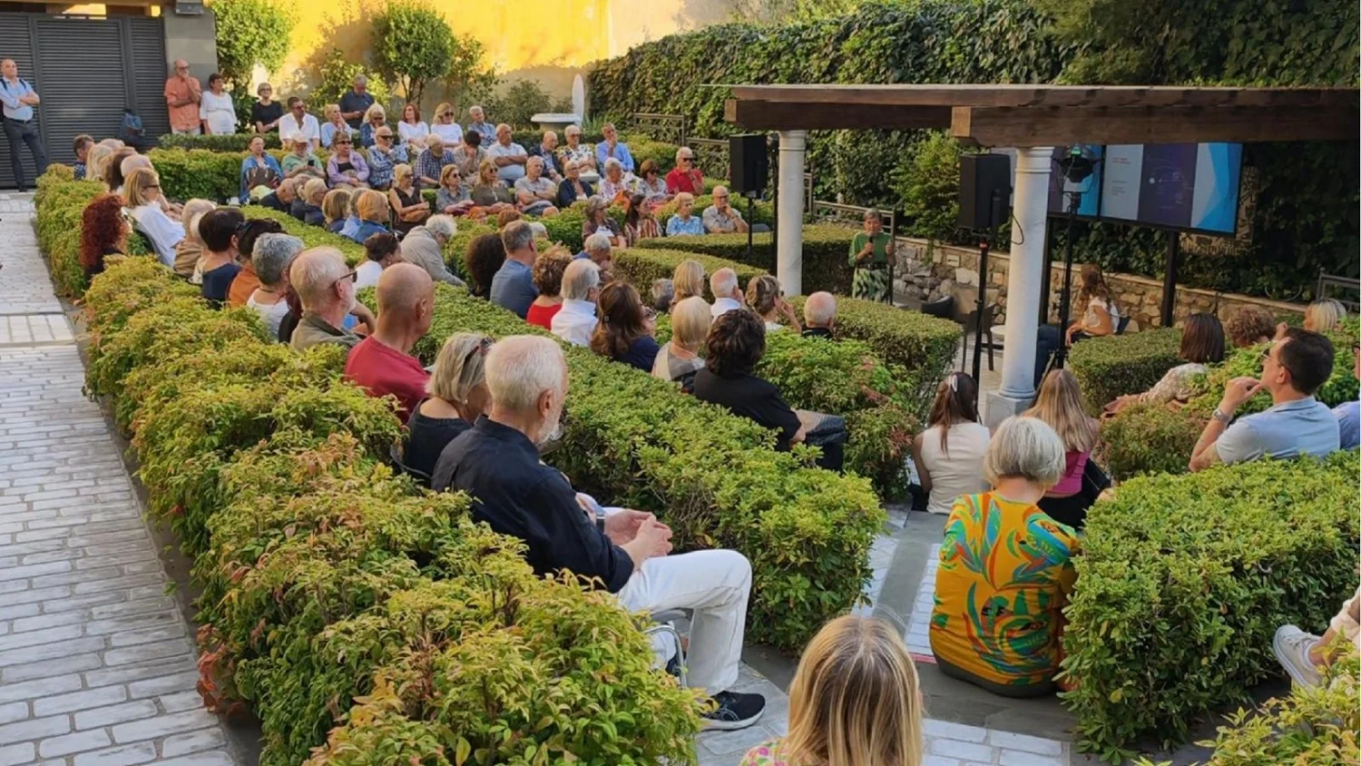 Em Carrara, o festival con-vivere reencontra a arte de Abitare e repensa como habitamos o mundo