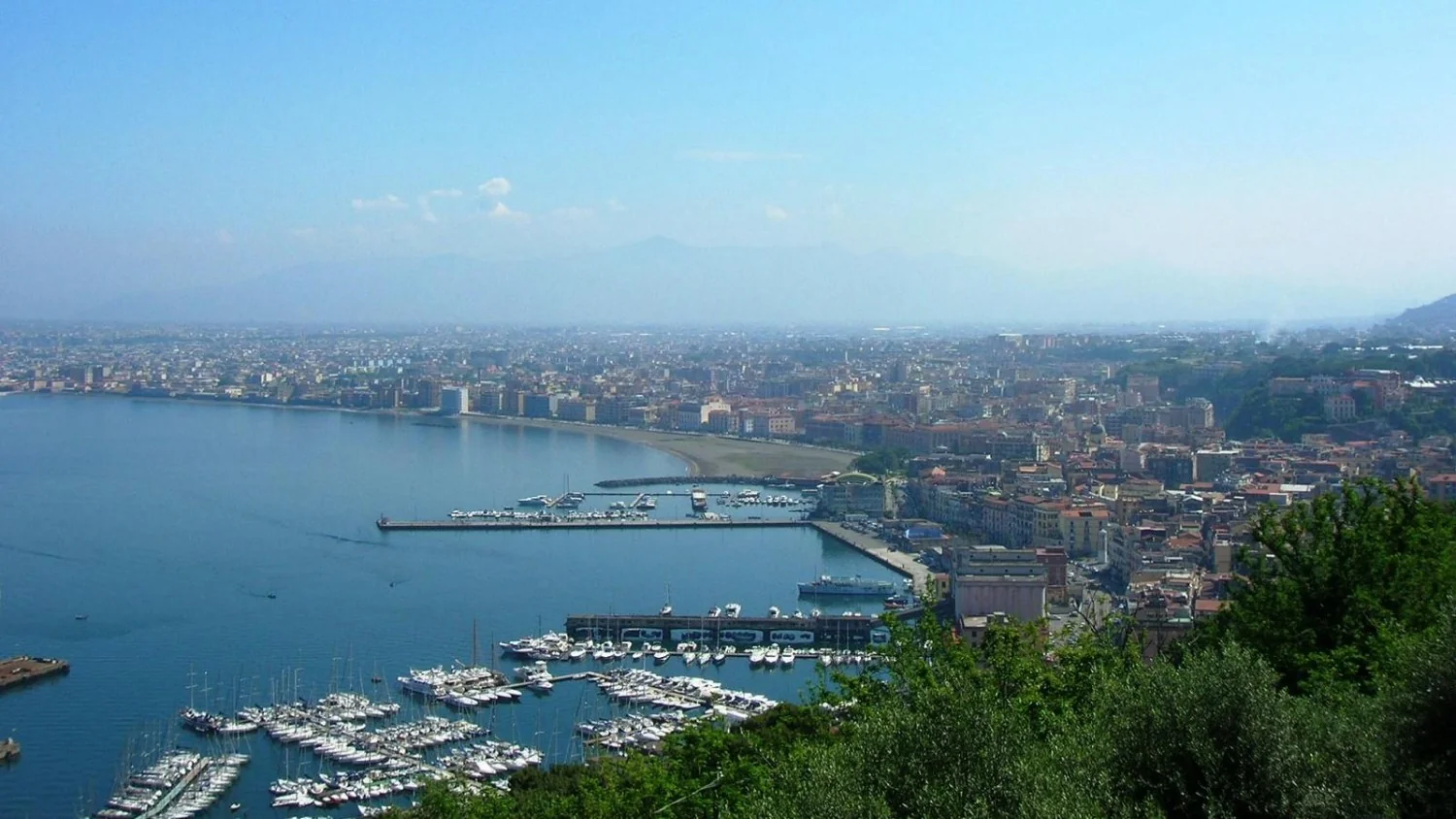 Castellammare di Stabia: jovem é sequestrada e estuprada por horas após encontro em redes sociais