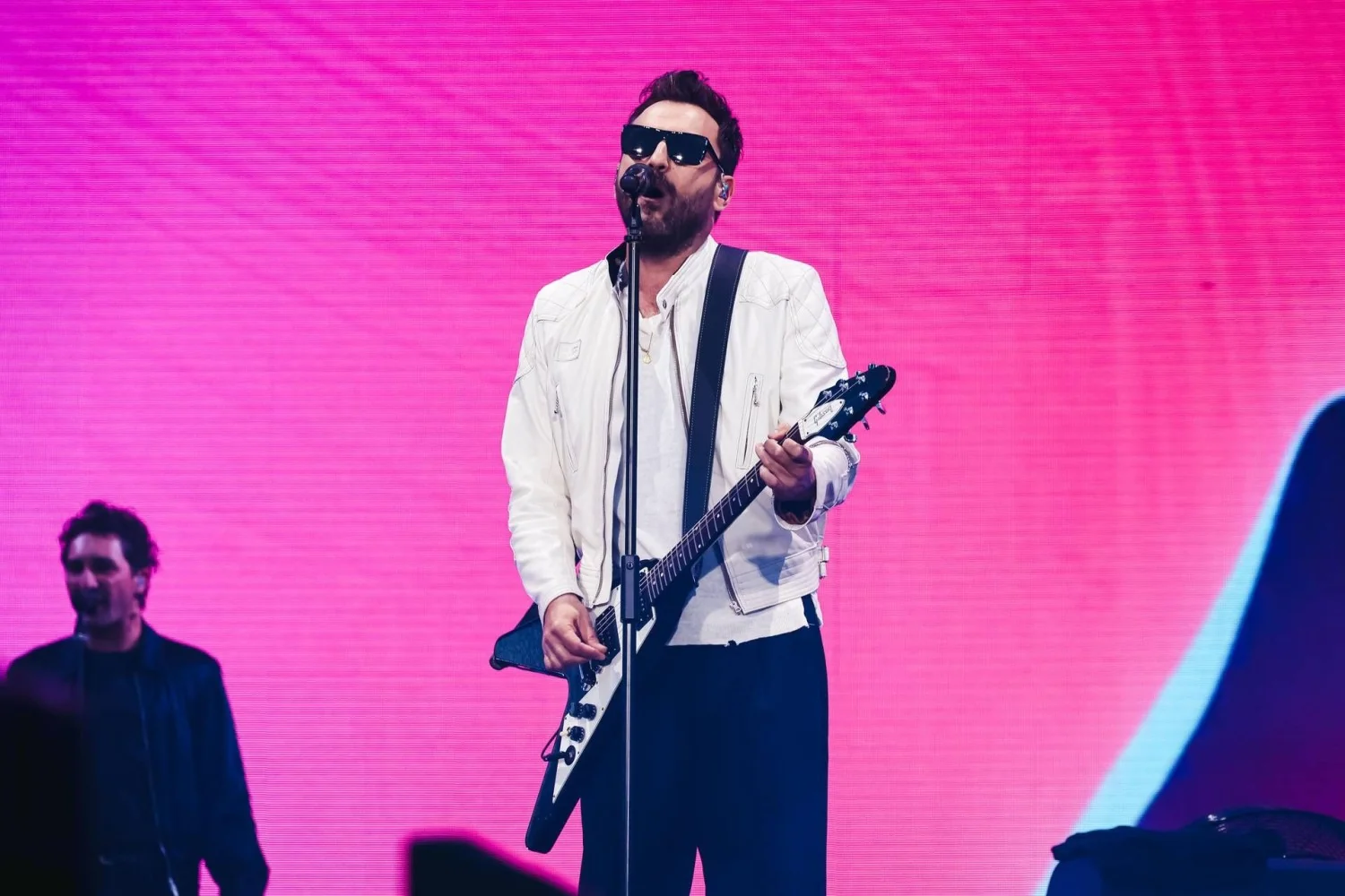 Cesare Cremonini leva 'Roma, baby.' ao Circo Massimo: espetáculo na Rai1 com Jovanotti, Elisa e Luca Carboni
