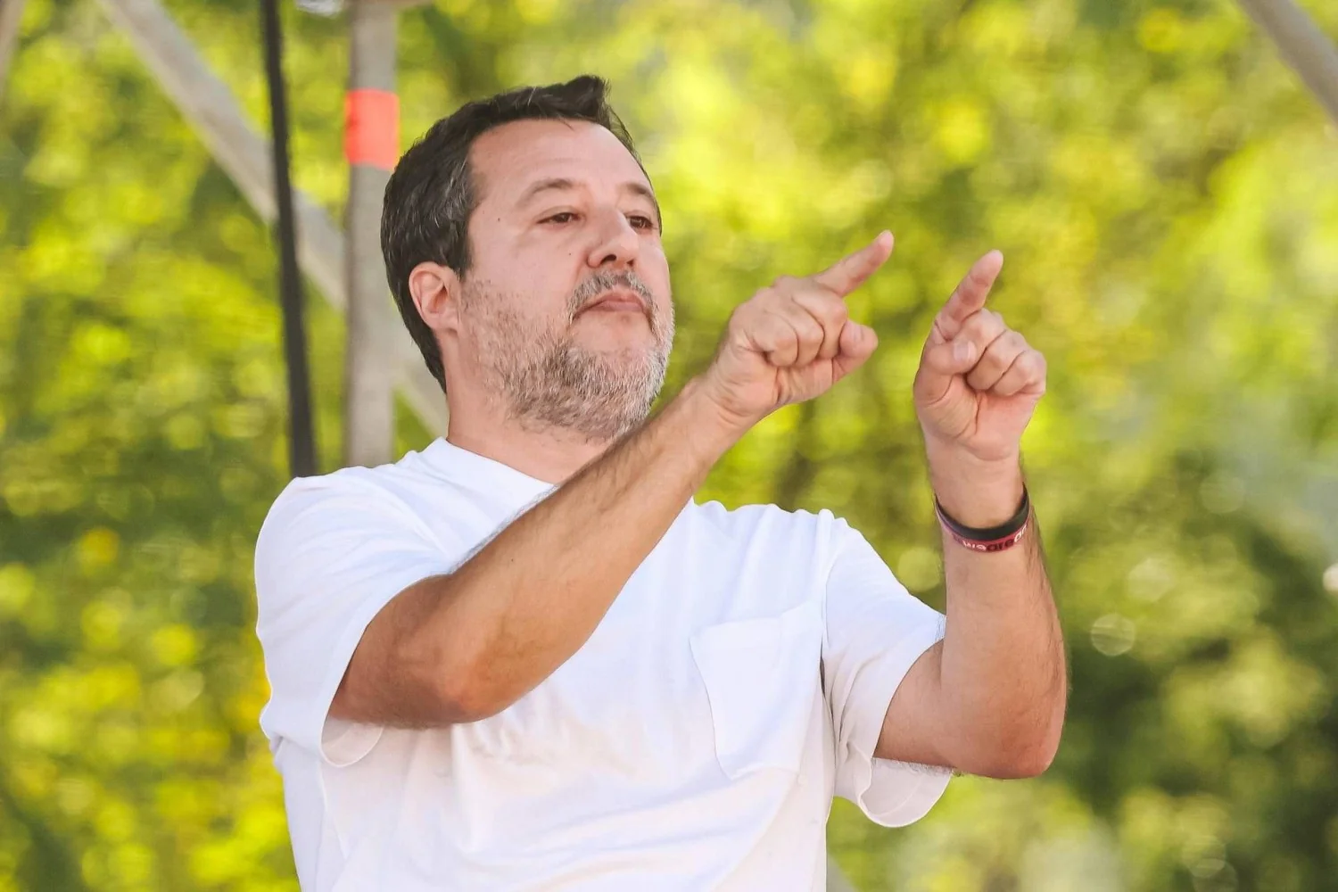 Salvini admite: preços dos combustíveis não vão cair a curto prazo; Giorgetti aponta causas e apela à ação da Europa