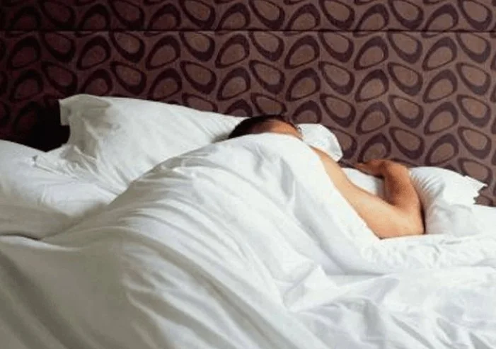 Como resetar o relógio biológico e recuperar um sono reparador: 5 regras práticas