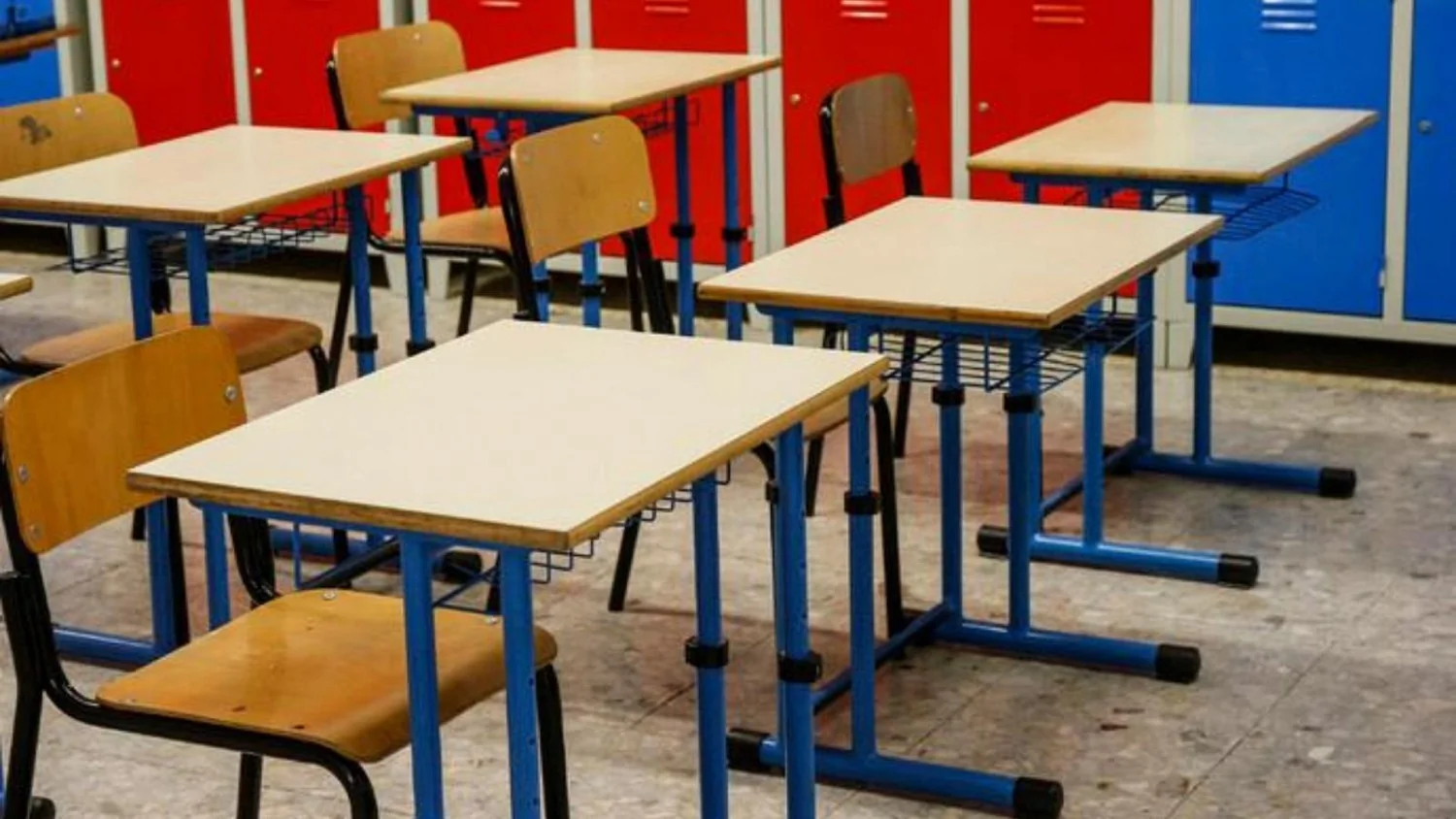 Criança de 6 anos flagrada com faca de 13 cm na escola de Trepuzzi, Lecce