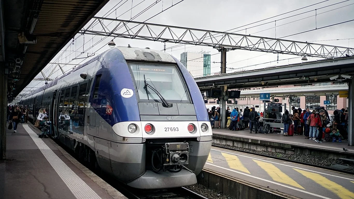 Descarrilamento de trem no norte da França deixa 44 feridos; uma em estado grave