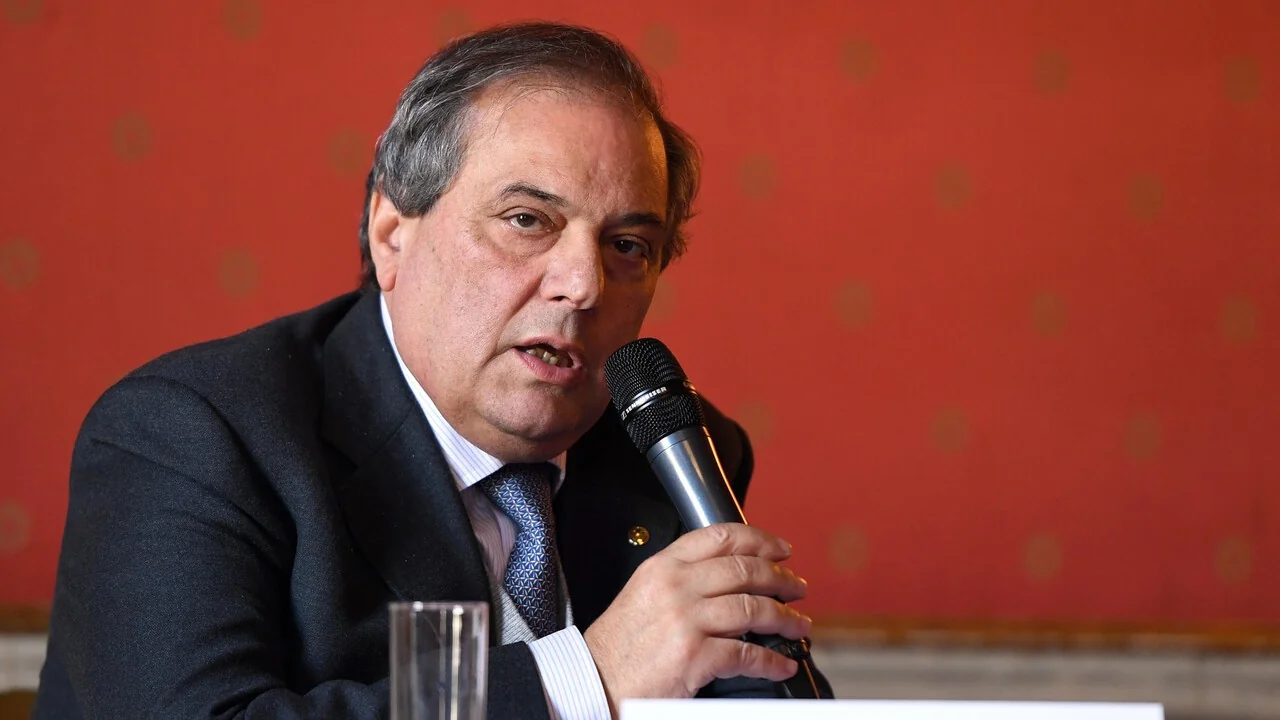 Desfinanciamento da saúde ameaça modelo social italiano, alertam ordens médicas
