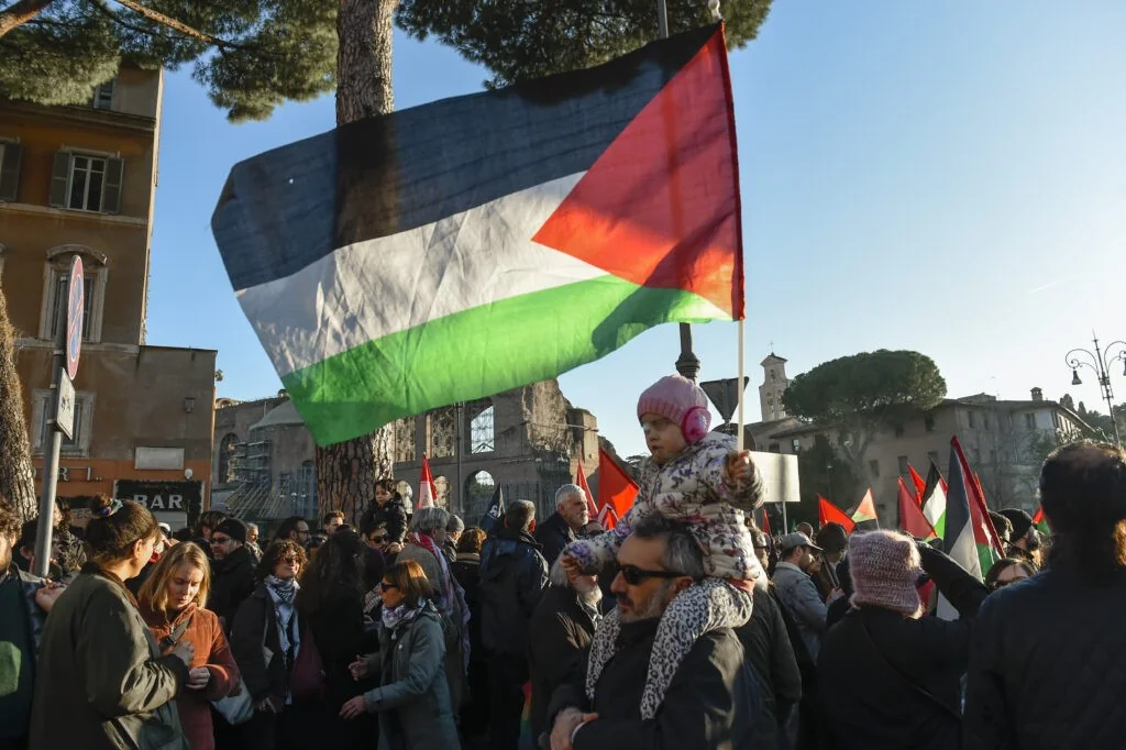Doze países impõem sanções comerciais contra insediamentos na Cisjordânia e pressionam Netanyahu