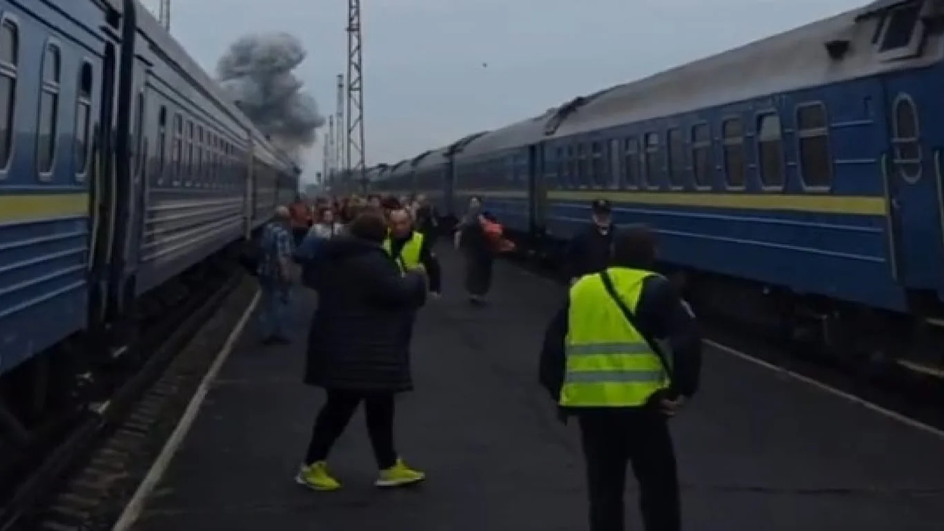 Drone russo atinge locomotiva de trem para Varsóvia a 2 km da fronteira com a Polônia