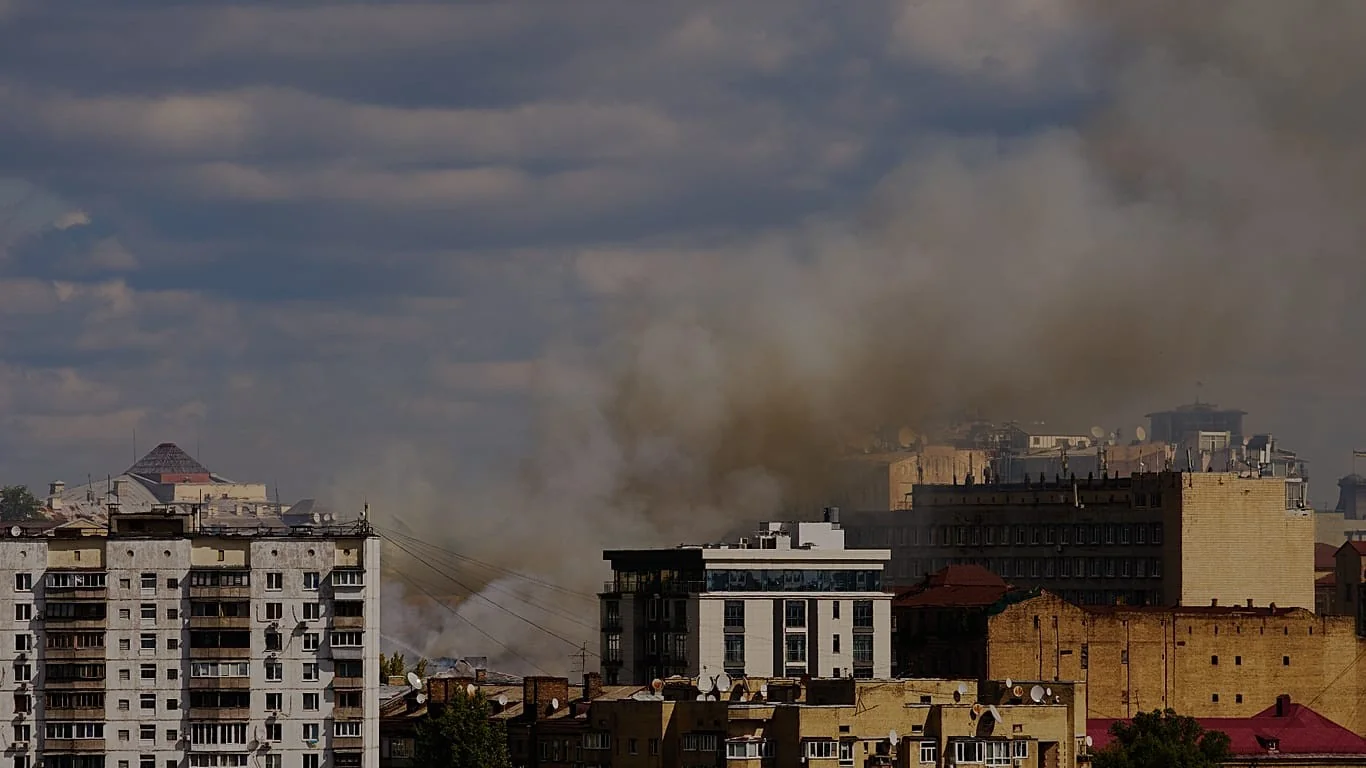 Drone russo atinge sede do Serviço de Segurança da Ucrânia (SBU) no centro de Kiev