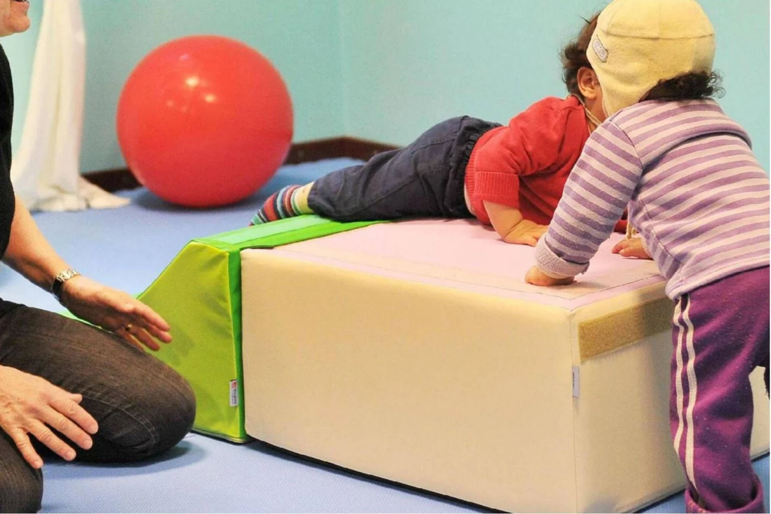 Educadora de creche municipal em Roma é suspensa por agressões a crianças de 3 anos