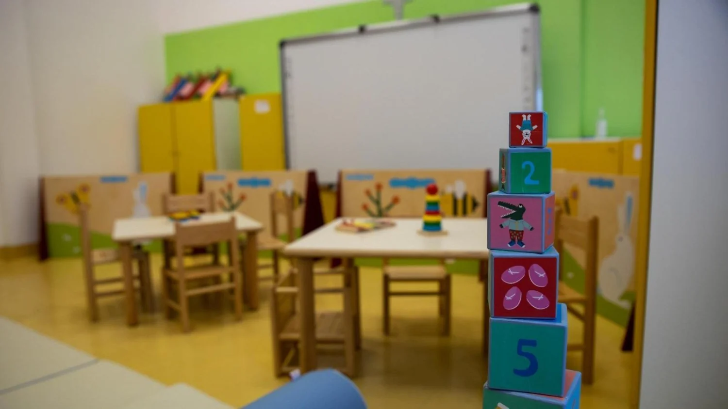 Educadora é suspensa após investigação documentar tapas, humilhações e ameaças a crianças de 3 anos em creche de Roma