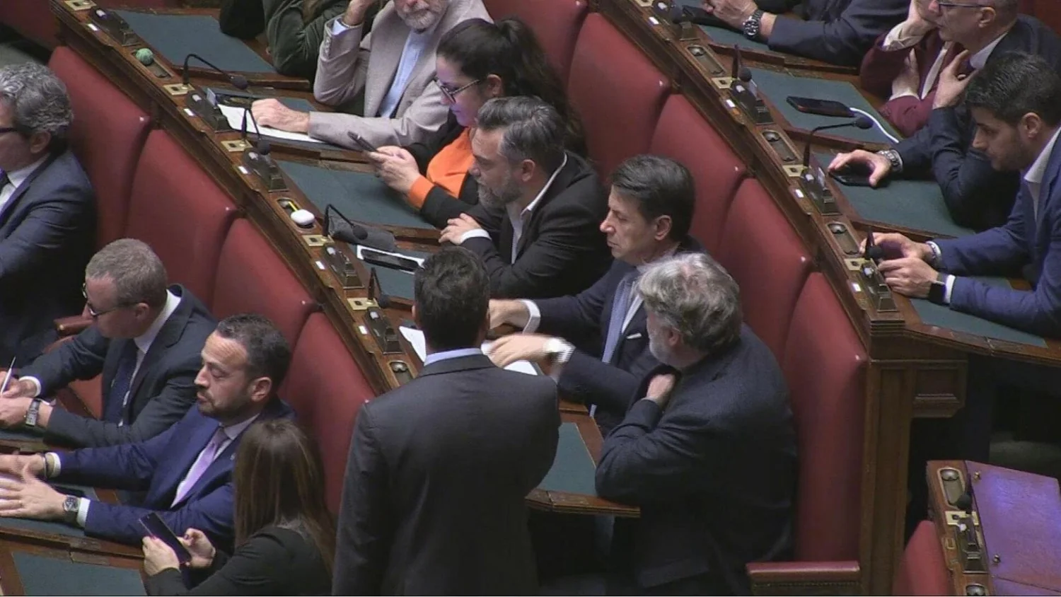 Eleições à vista: entre alianças instáveis e programas, o debate político italiano muda de foco