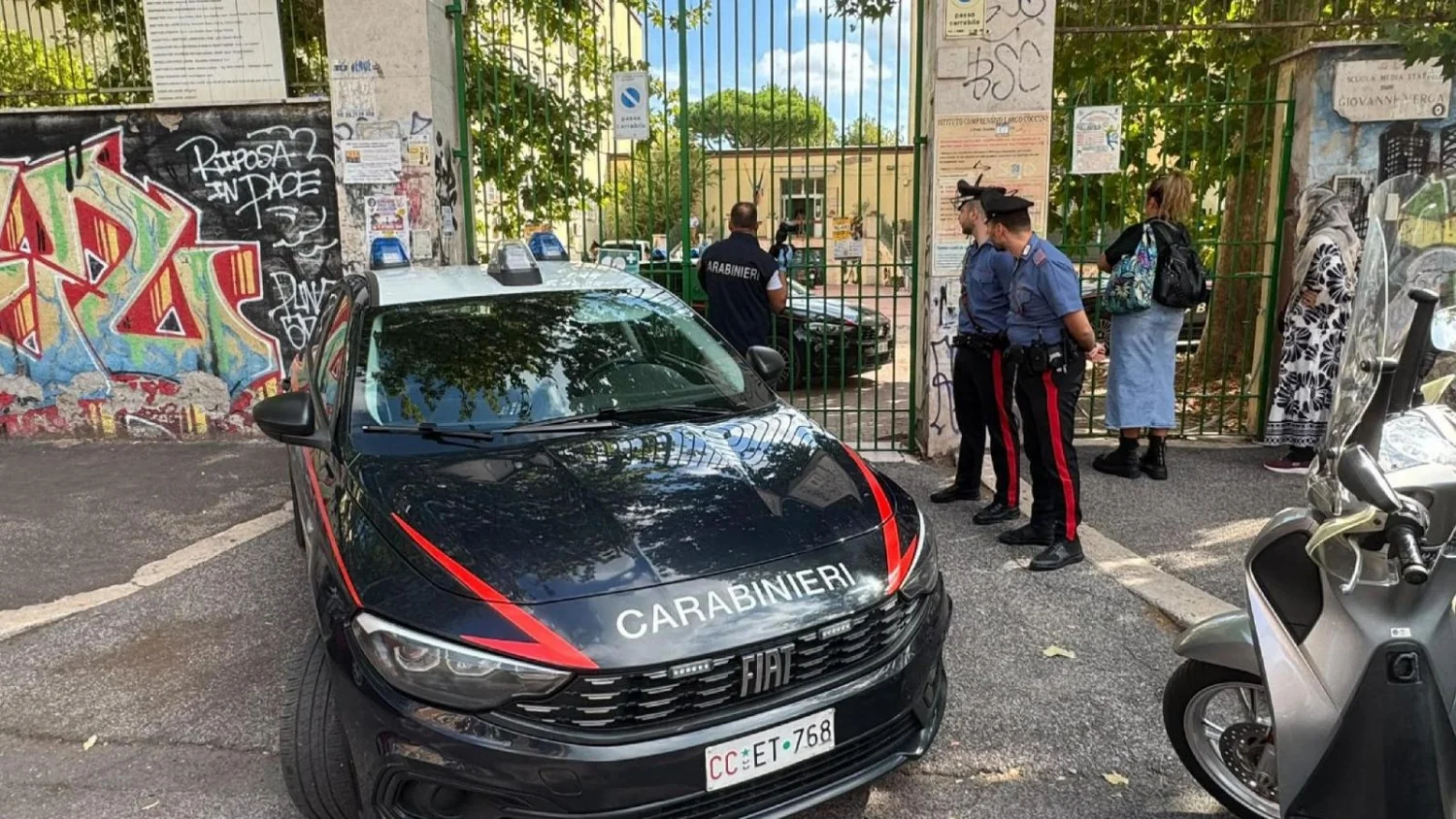 Estudante congolês de 13 anos salva professora agredida em escola Virgilio, em Centocelle