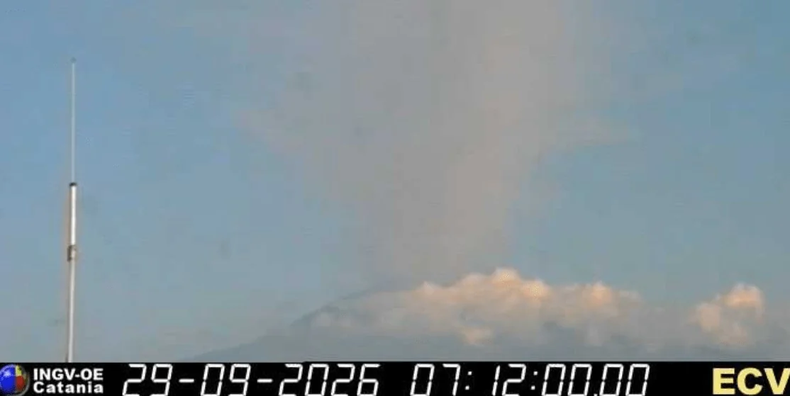 Etna eleva alerta para vermelho; nuvem de cinzas de 4 km suspende voos em Catania até as 15h