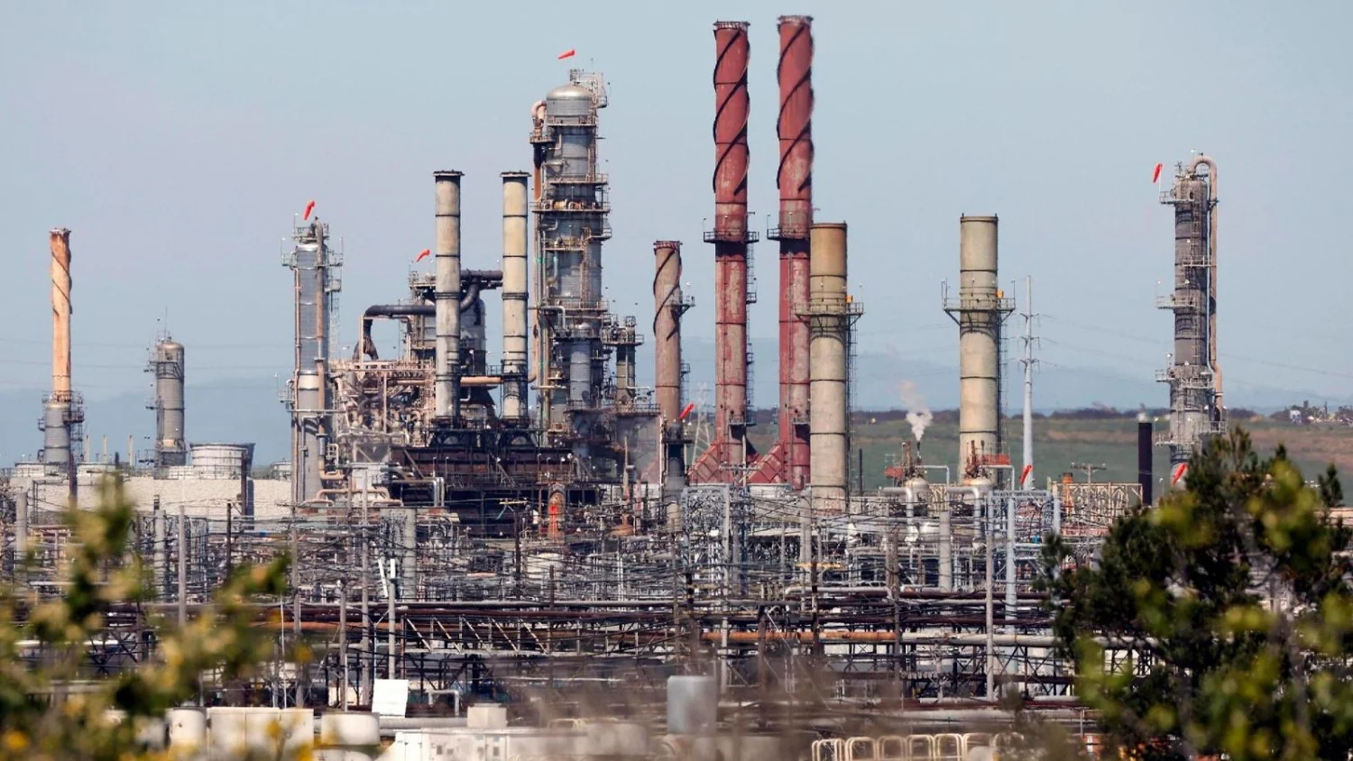 EUA liberam 40 milhões de barris da Reserva Estratégica para conter alta do petróleo