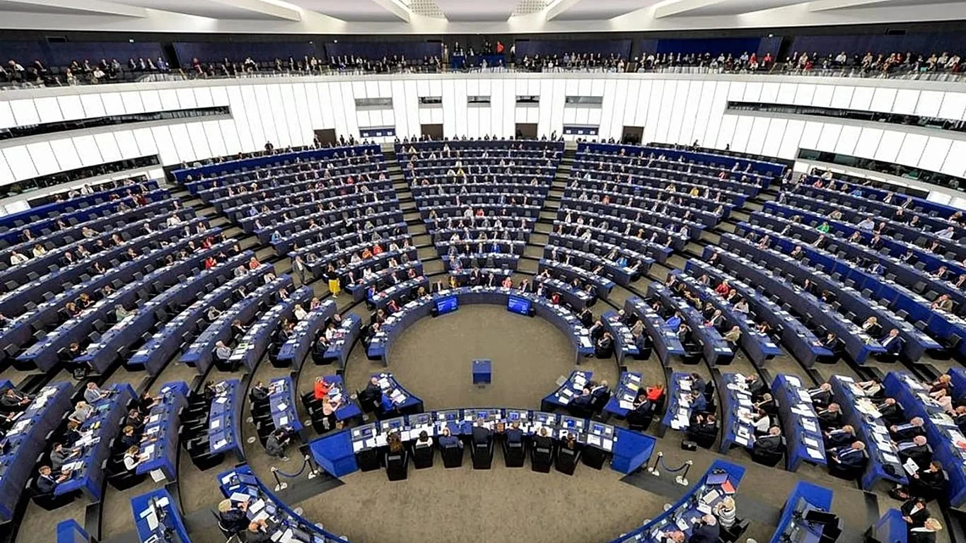 Eurodeputados pedem desbloqueio dos bens russos congelados para financiar a defesa da Ucrânia