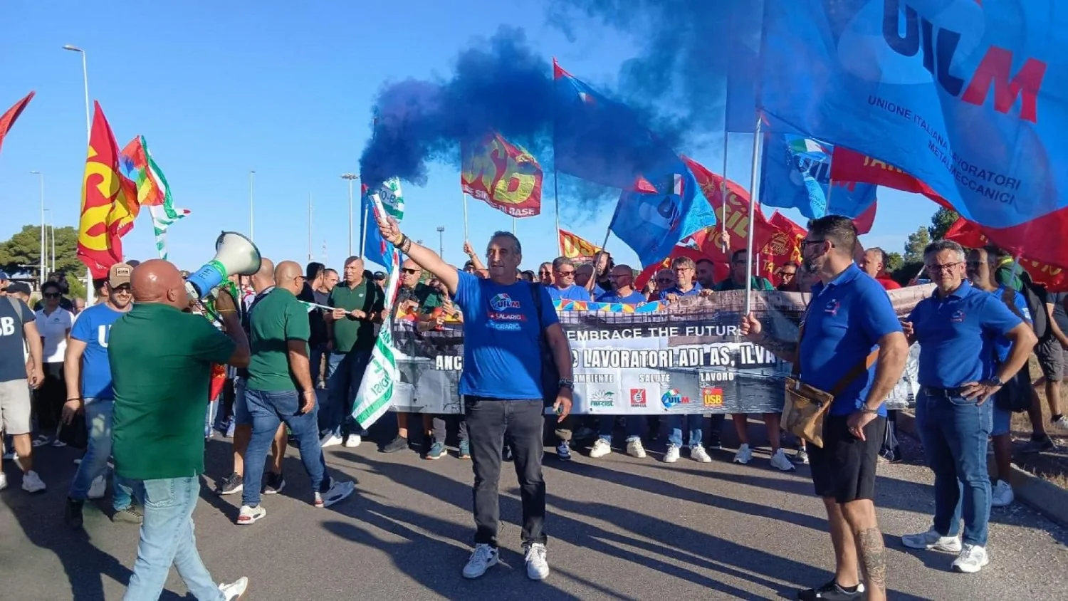 Ex Ilva: Indústria e indotto em greve de 24 horas e bloqueio rodoviário entre Taranto e Statte