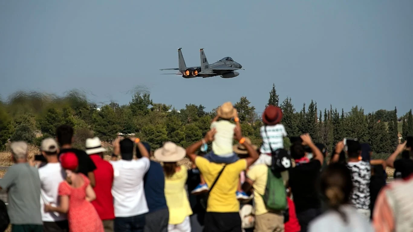 F-4 Phantom cai em Tanagra durante Athens Flying Week; destino dos pilotos ainda é incerto