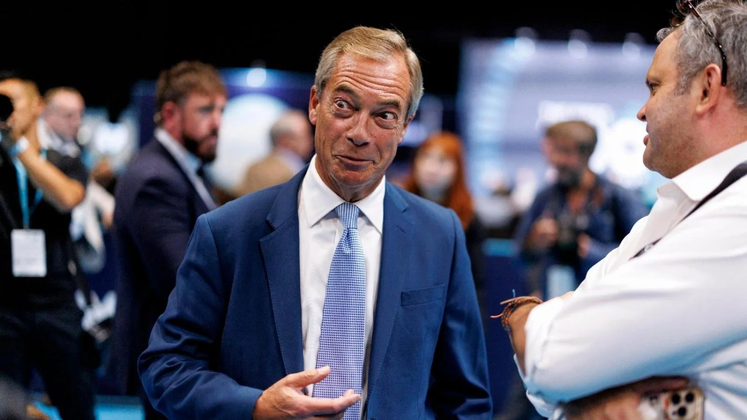 Farage e Reform UK em crise: denúncias sobre doações estrangeiras abalam conferência