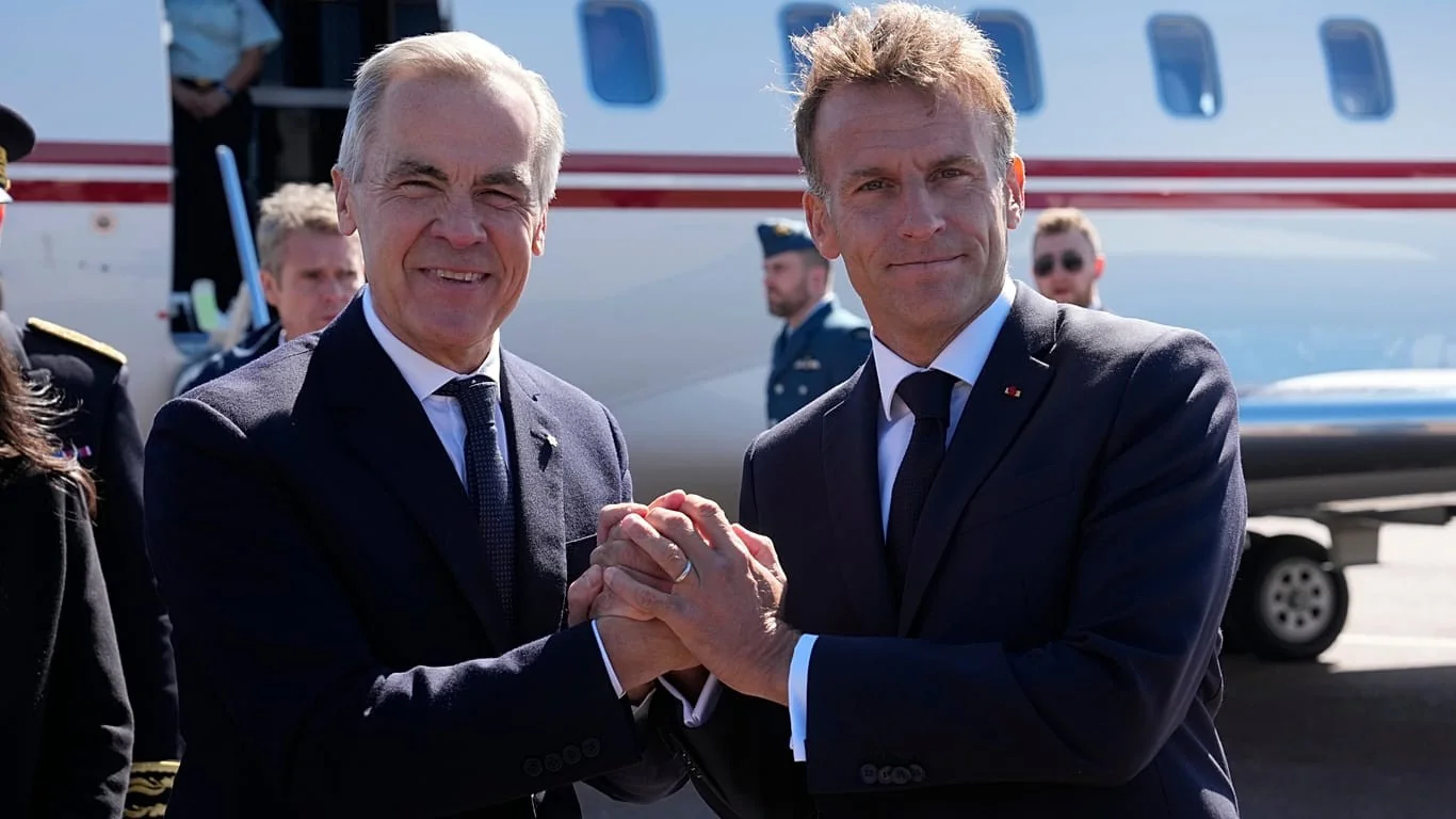 Macron e Carney selam aproximação estratégica entre França e Canadá diante de tensões com os EUA