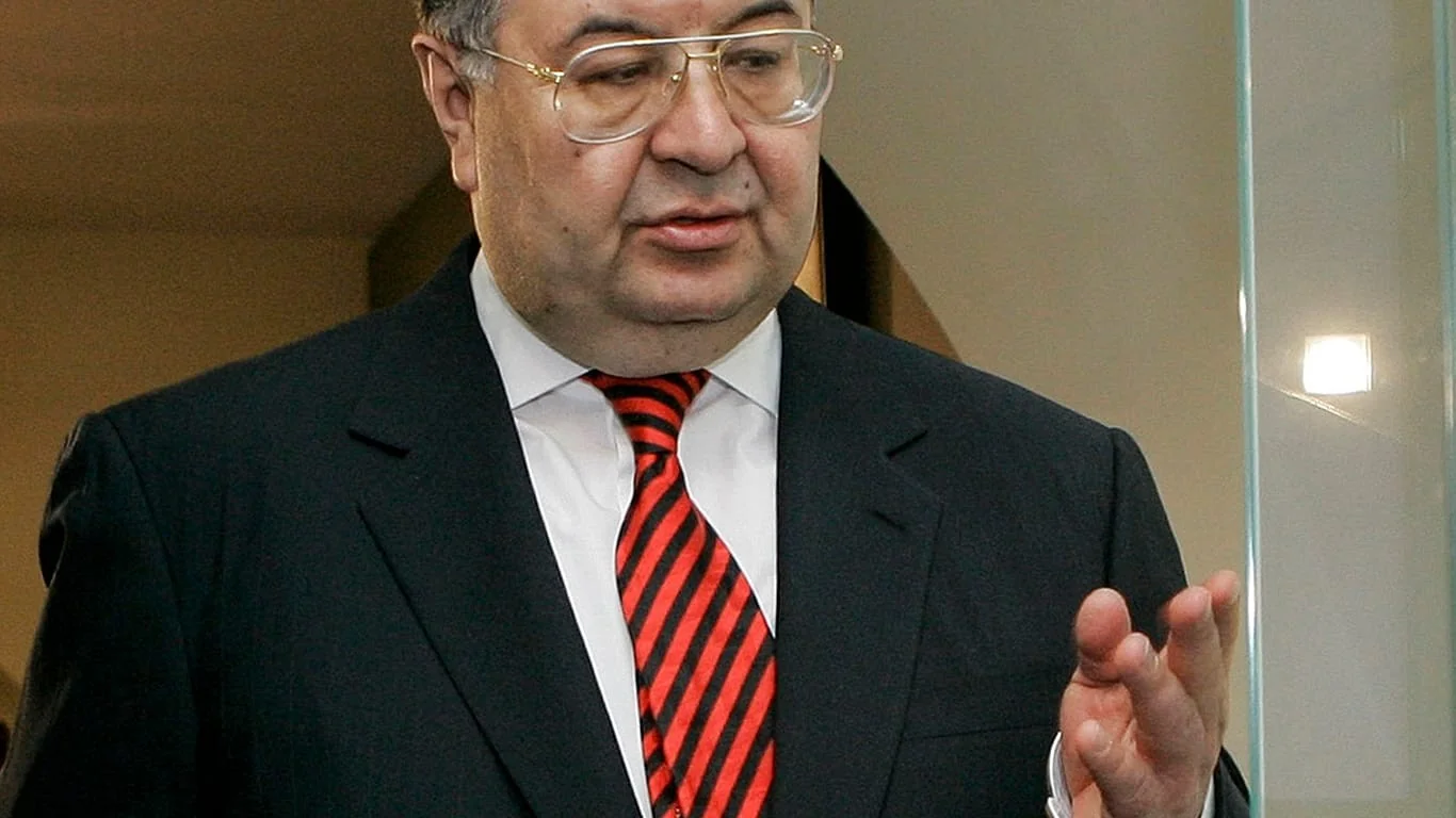 França alia-se à Eslováquia e pede retirada de Alisher Usmanov da lista de sanções da UE