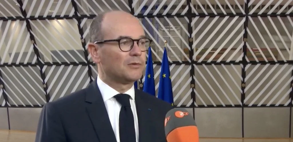França exige ‘Made in Europe’ a 27 e direcionamento dos fundos UE para fábricas europeias