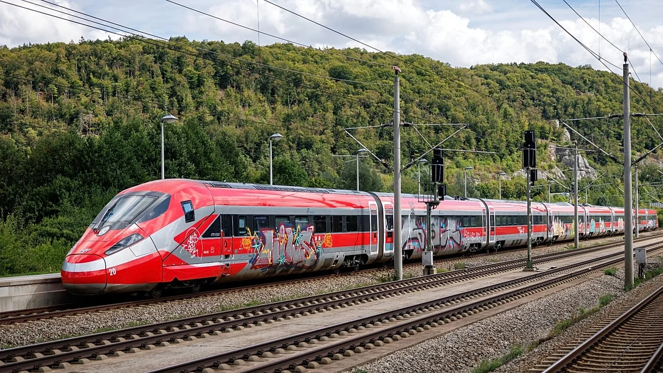 Frecciarossa inicia testes entre Roma, Milão e Munique: a ferrovia italiana avança pelo coração da Europa