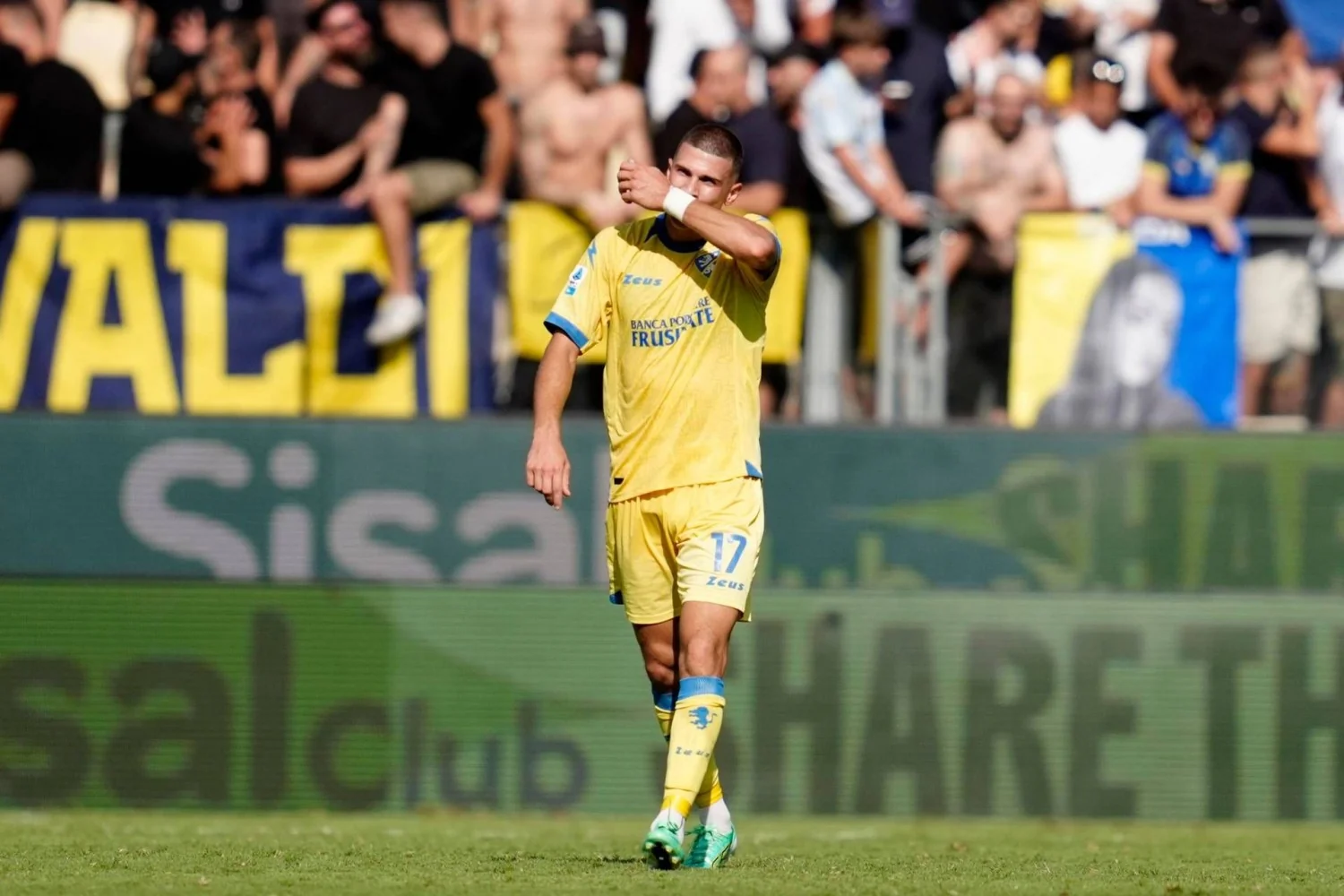 Frosinone surpreende e sobe ao 5º lugar; Parma estreia com vitória sobre o Genoa