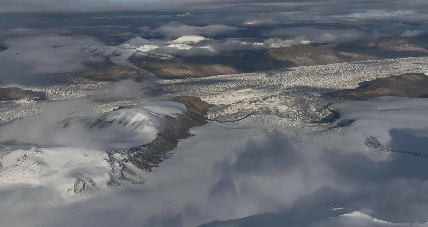 Gelo do Ártico recua nas Svalbard: evidências da estação Dirigibile Italia e o avanço da atlantificação