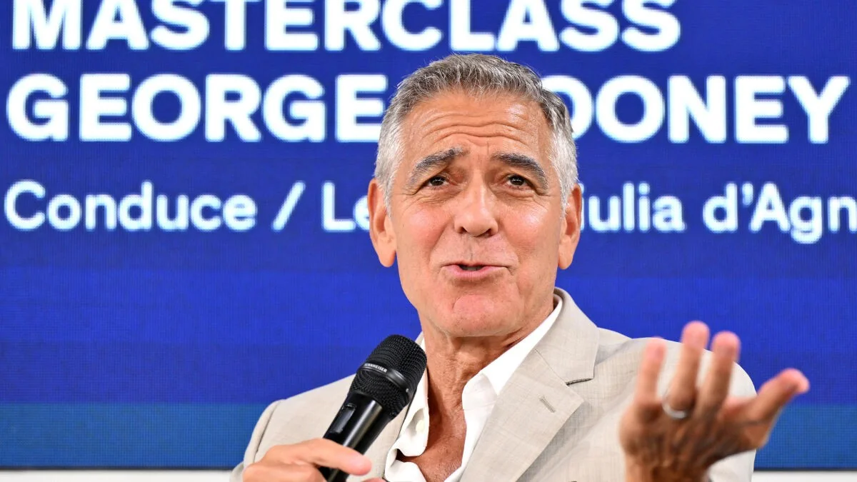 George Clooney no Lido: o Leone d'oro que virou um espelho do nosso tempo