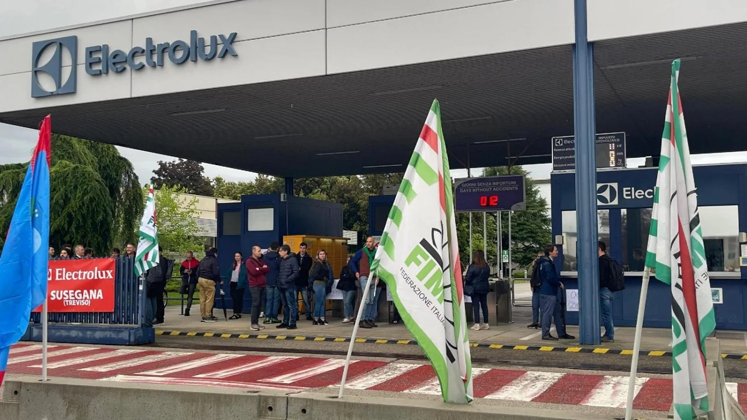 Sindicatos anunciam greve de 8 horas em todas as fábricas da Electrolux após impasse com a empresa