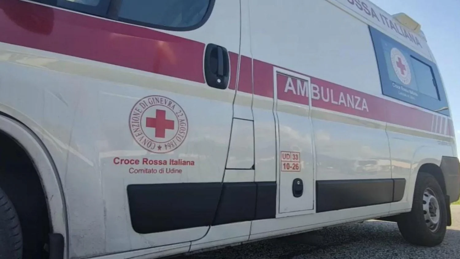 Homem de 61 anos é atacado com chave de fenda em Udine; polícia busca suspeito