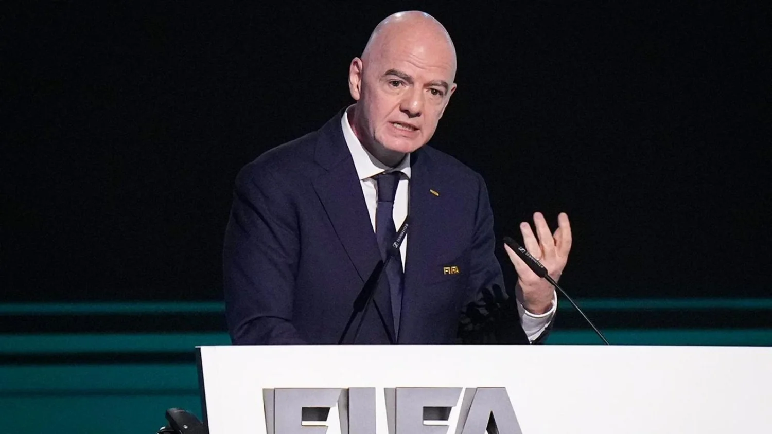 Infantino anuncia reeleição e mira quarto mandato à presidência da FIFA em 2027