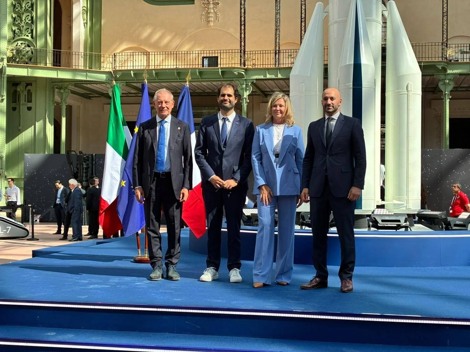Itália e França selam parceria em IA e comunicações ópticas para a infraestrutura espacial europeia