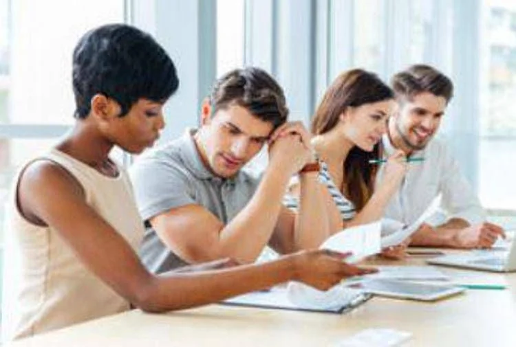 Repatriados italianos: 4 em 10 jovens retornam do exterior e não é só por salário, revela estudo