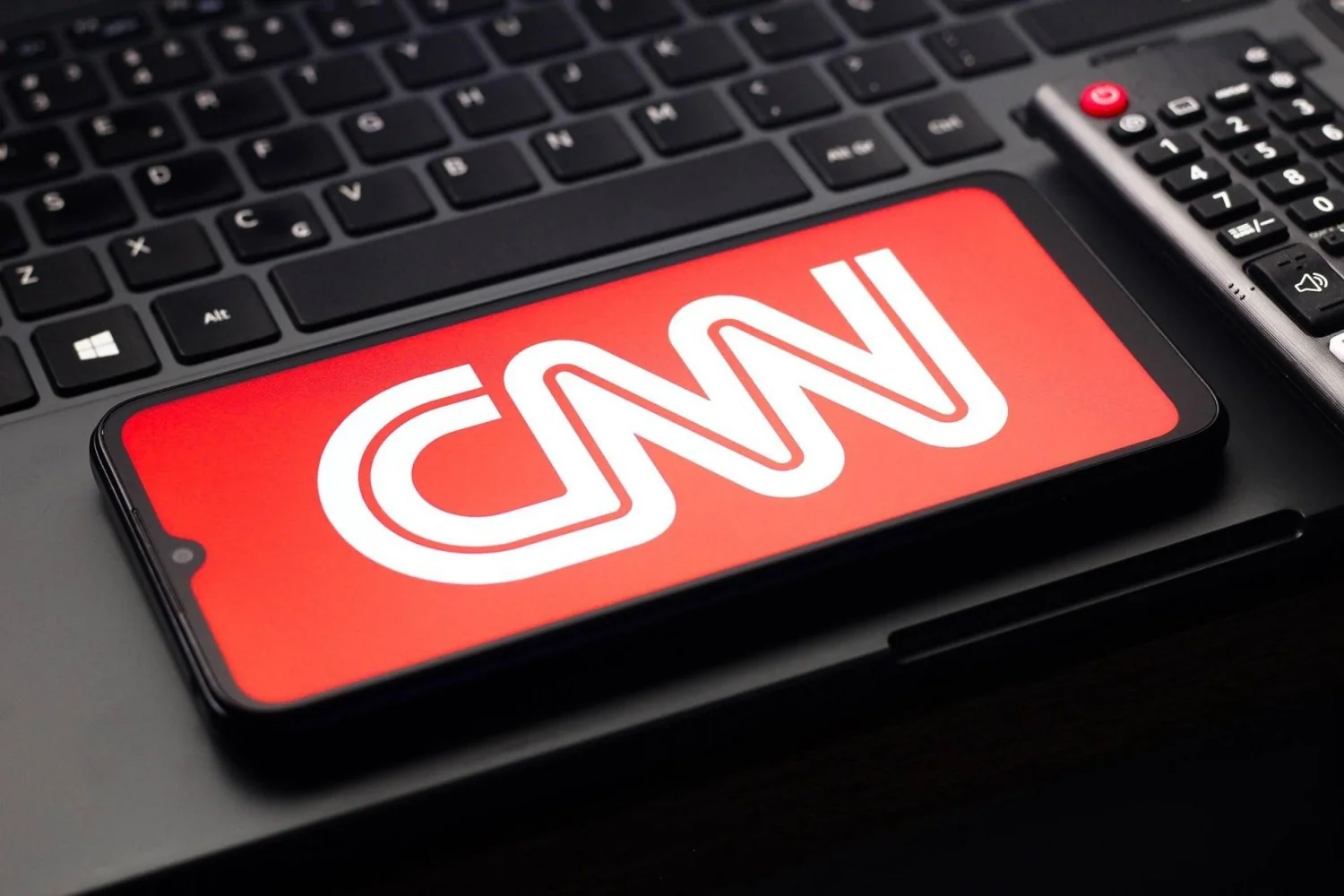 Juiz ordena que Trump readmita CNN, MsNow e Politico na Casa Branca por falta de devido processo