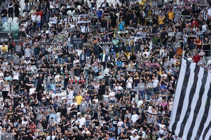 Juve-Atalanta: curva bianconera ignora minuto de silêncio em homenagem a Sandro Mazzola